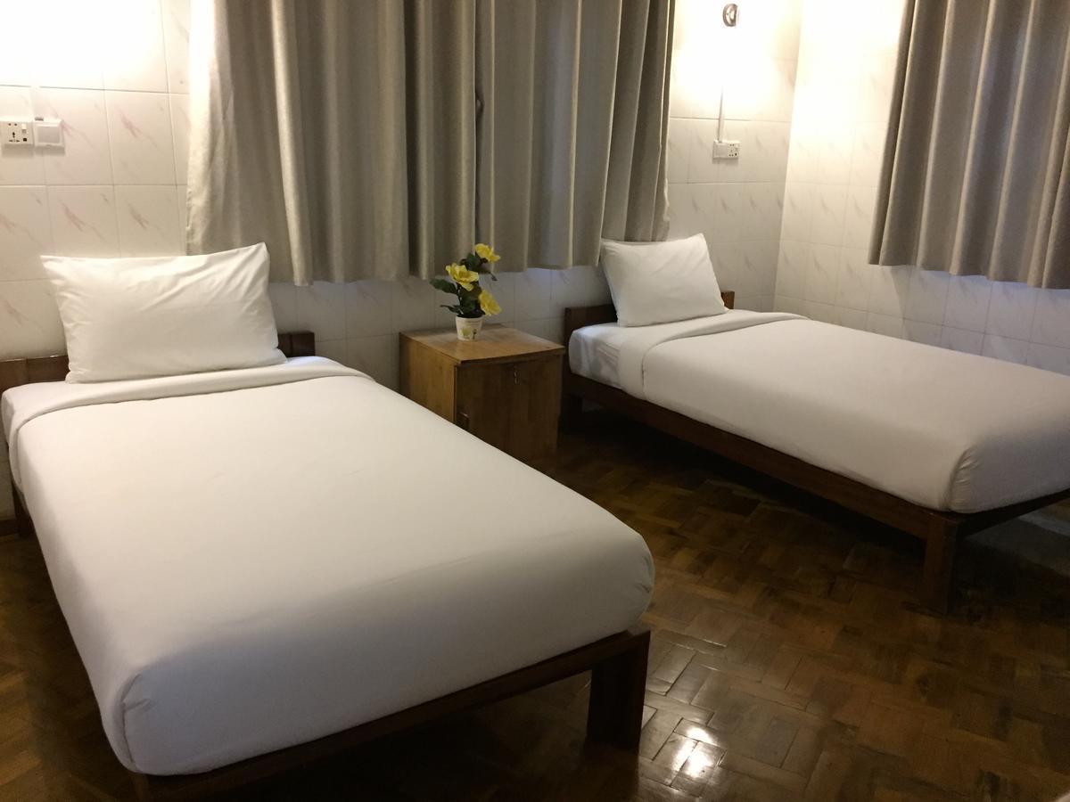 Celia Hostel Mandalay Exterior photo