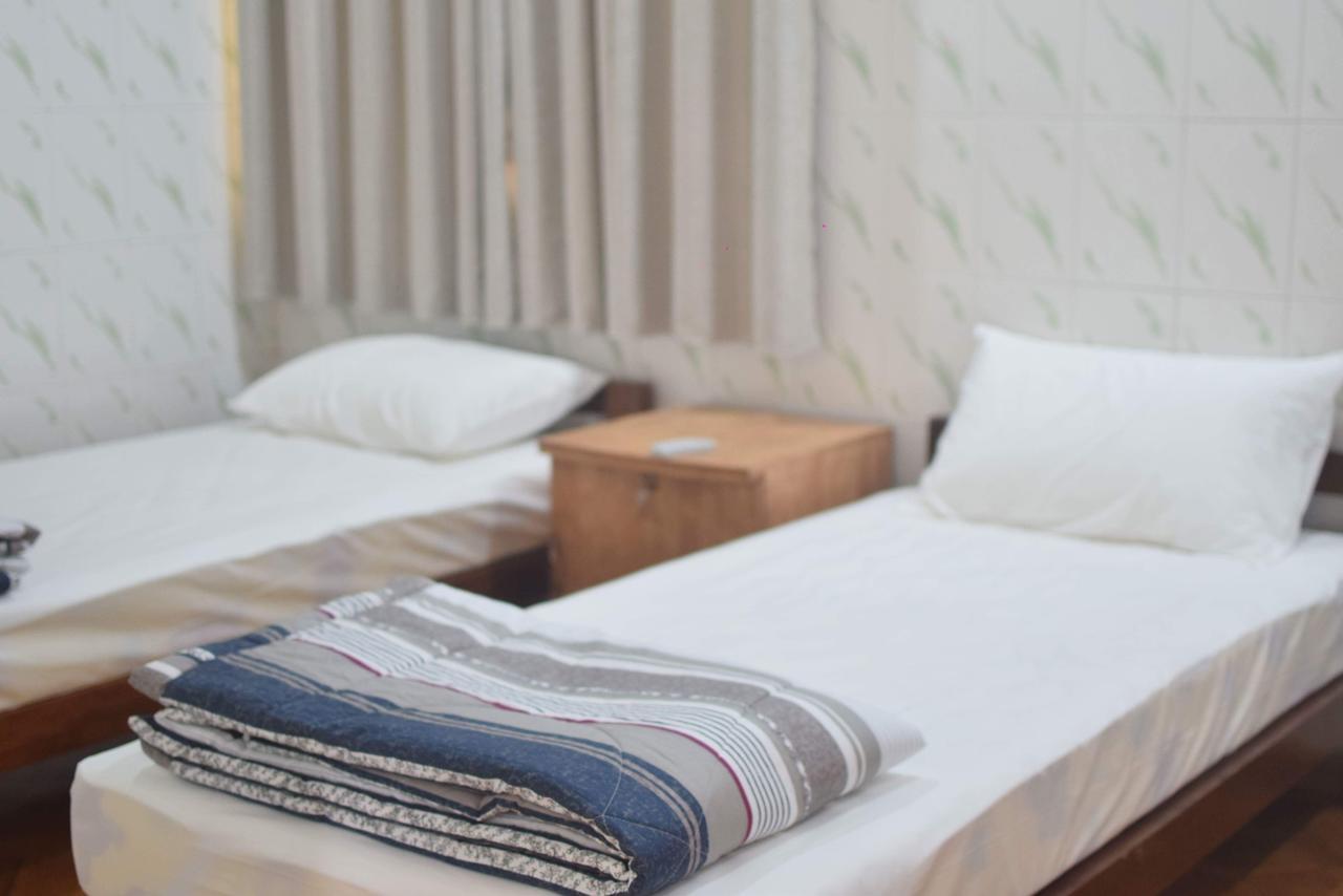 Celia Hostel Mandalay Exterior photo