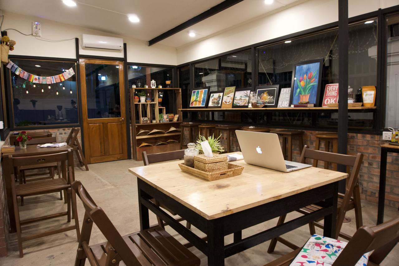 Celia Hostel Mandalay Exterior photo