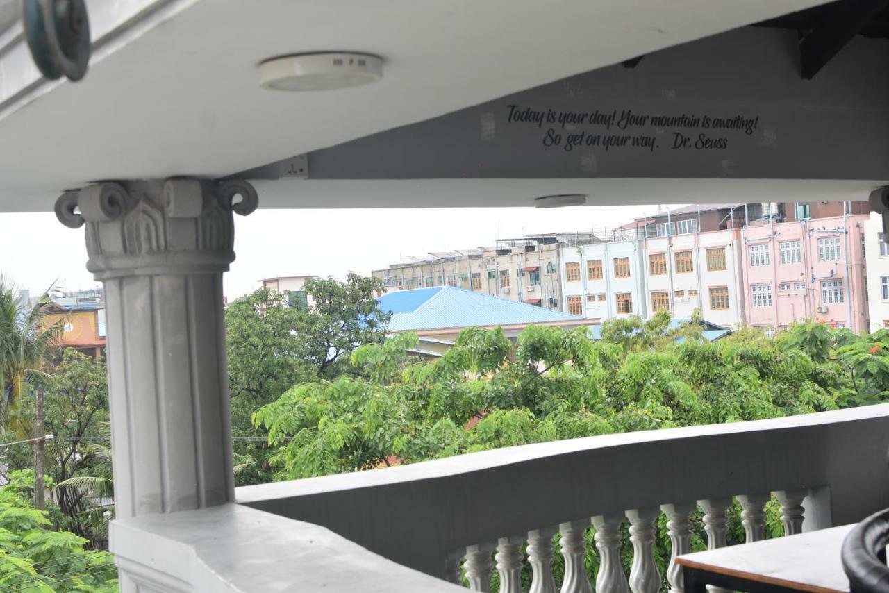 Celia Hostel Mandalay Exterior photo