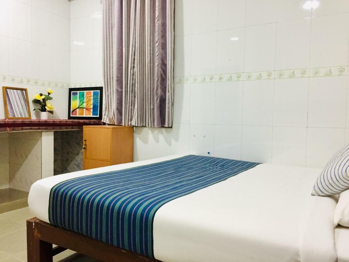 Celia Hostel Mandalay Exterior photo